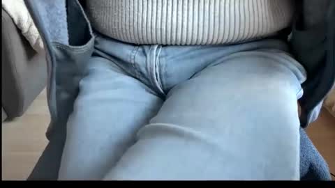 Snapshot of tomtotal chatting on March 2026 02:06:01 PM Tom online show from March 2026 02:06:01 PM