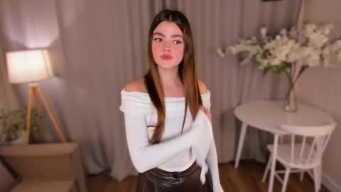 Snapshot of tonibishop chatting on October 2025 02:36:01 PM tonibishop online show from October 2025 02:36:01 PM