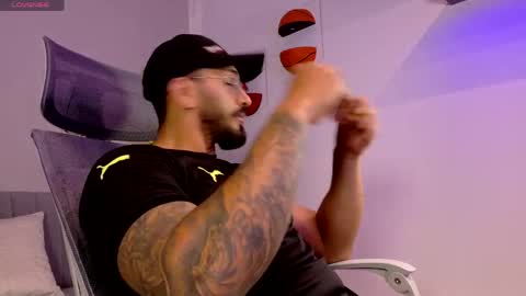 tony muscle1 online show from April 2026 07:01:01 PM
