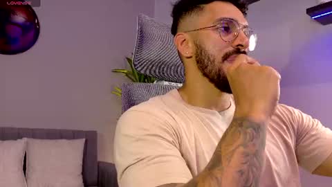 Snapshot of tony_muscle1 chatting on June 2026 07:02:02 PM tony muscle1 online show from June 2026 07:02:02 PM
