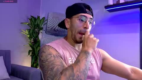 Snapshot of tony_muscle1 chatting on June 2026 06:56:02 PM tony muscle1 online show from June 2026 06:56:02 PM