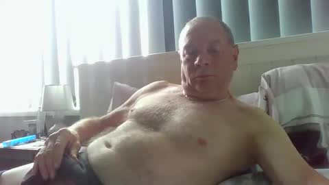 Snapshot of tonygibbson62 chatting on May 2026 10:33:02 AM tonygibbson62 online show from May 2026 10:33:02 AM
