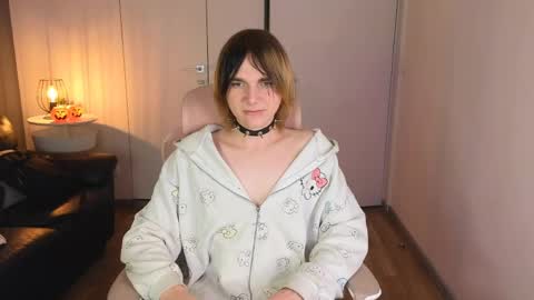 Snapshot of too_silly_ chatting on May 2026 01:57:16 AM too_silly_ online show from May 2026 01:57:16 AM