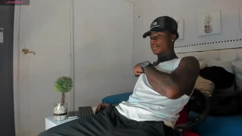 Snapshot of toower_ chatting on February 2026 04:00:01 AM T O W E R online show from February 2026 04:00:01 AM