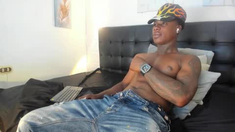 Snapshot of toower_ chatting on February 2026 04:35:02 AM T O W E R online show from February 2026 04:35:02 AM