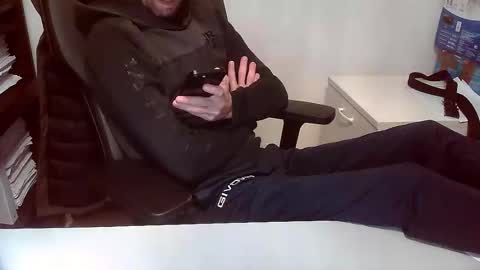 Topg84 online show from November 2025 05:28:02 PM