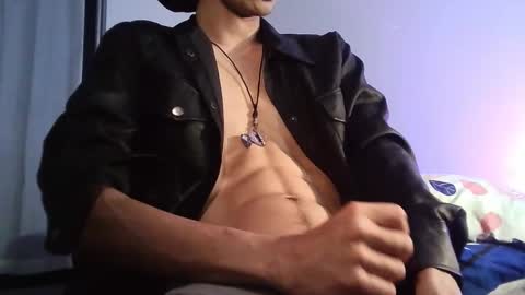 Enzo Moretti online show from December 2025 03:59:01 AM