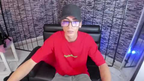 Snapshot of torn_boy chatting on May 2026 11:24:01 PM torn_boy online show from May 2026 11:24:01 PM