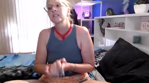 Snapshot of total_aussie_milfs chatting on January 2025 11:17:02 PM Milly online show from January 2025 11:17:02 PM