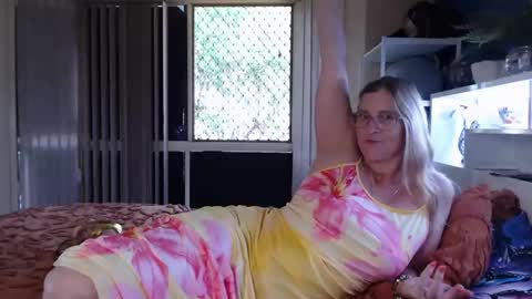 Snapshot of total_aussie_milfs chatting on October 2025 11:35:01 PM Milly online show from October 2025 11:35:01 PM