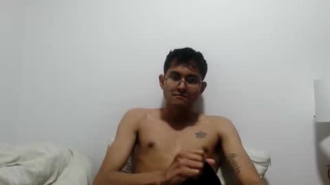 Snapshot of toy_sweet chatting on May 2026 02:06:01 AM Xander online show from May 2026 02:06:01 AM