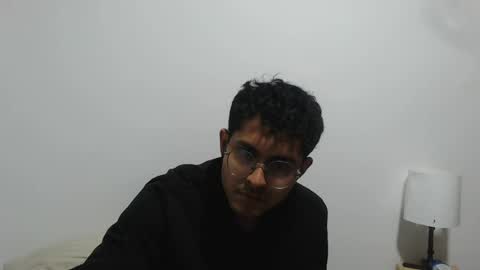 Snapshot of toy_sweet chatting on June 2026 01:58:01 AM Xander online show from June 2026 01:58:01 AM