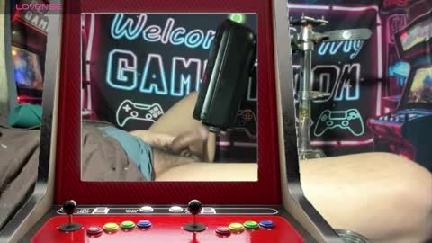 Snapshot of toysformycock chatting on December 2024 07:04:01 AM ToysForMyCock online show from December 2024 07:04:01 AM