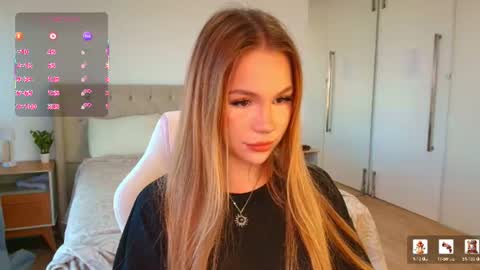 Snapshot of tracy_tay1or chatting on June 2026 11:03:01 AM Tracy GMT2 Mon 3 AM - 4 PM Tue 3 AM - 4 PM Wed 3 AM - 4 PM Thur 3 AM - 4 PM Fri 3 AM - 4 PM online show from June 2026 11:03:01 AM