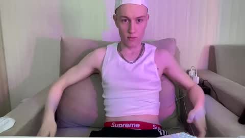 Snapshot of travis_gracile chatting on April 2026 03:23:02 AM Travis online show from April 2026 03:23:02 AM