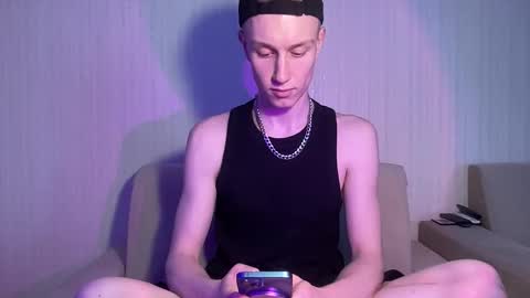 Snapshot of travis_gracile chatting on April 2026 09:15:02 AM Travis online show from April 2026 09:15:02 AM