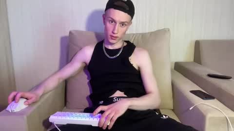 Snapshot of travis_gracile chatting on May 2026 09:36:01 AM Travis online show from May 2026 09:36:01 AM