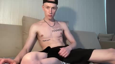 Snapshot of travis_gracile chatting on May 2026 07:26:02 AM Travis online show from May 2026 07:26:02 AM