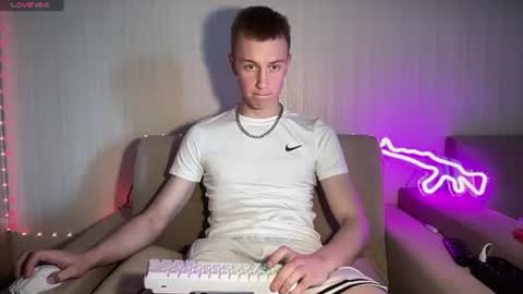 Snapshot of travis_gracile chatting on June 2026 08:58:01 AM Travis online show from June 2026 08:58:01 AM