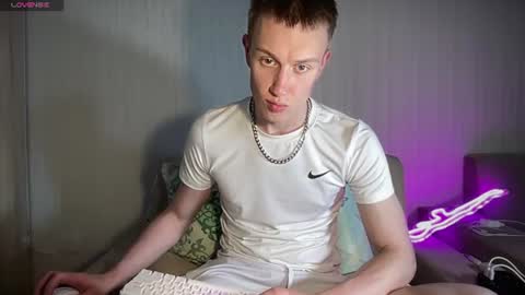 Snapshot of travis_gracile chatting on June 2026 09:06:02 AM Travis online show from June 2026 09:06:02 AM