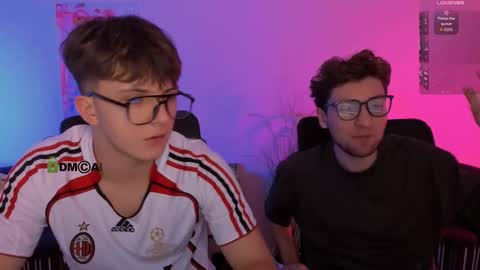 Travis online show from December 2025 08:05:02 PM