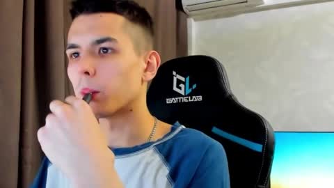 Snapshot of travisrivas chatting on February 2025 05:49:02 PM travisrivas online show from February 2025 05:49:02 PM