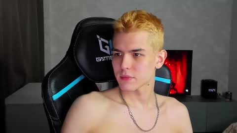 Snapshot of travisrivas chatting on March 2025 04:22:01 PM travisrivas online show from March 2025 04:22:01 PM