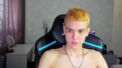 Snapshot of travisrivas chatting on March 2025 08:00:01 AM travisrivas online show from March 2025 08:00:01 AM