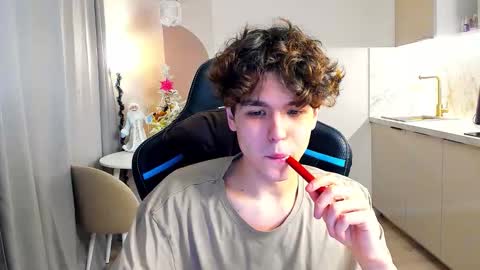 Snapshot of travisrivas chatting on December 2025 03:47:01 AM travisrivas online show from December 2025 03:47:01 AM