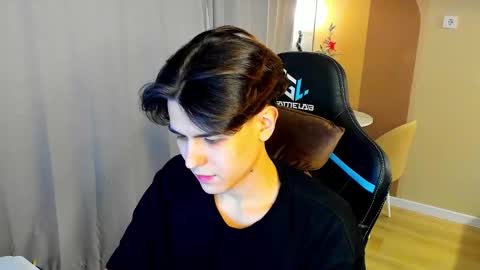 Snapshot of travisrivas chatting on December 2025 05:31:02 PM travisrivas online show from December 2025 05:31:02 PM