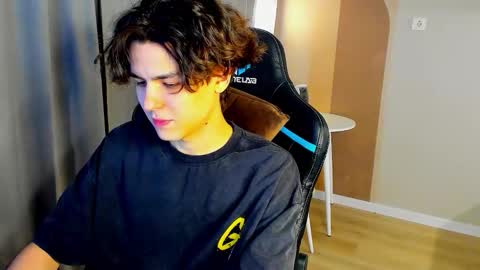 Snapshot of travisrivas chatting on February 2026 04:02:02 AM travisrivas online show from February 2026 04:02:02 AM