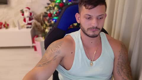 Snapshot of travissholden chatting on December 2024 11:46:02 PM TRAVISS HOLDEN online show from December 2024 11:46:02 PM