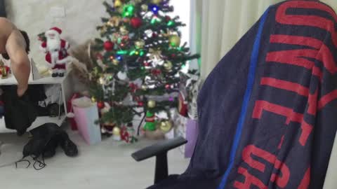 Snapshot of travissholden chatting on December 2024 08:28:02 AM TRAVISS HOLDEN online show from December 2024 08:28:02 AM