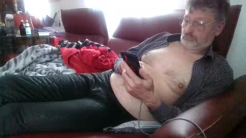 trebgeis1 online show from April 2026 04:01:01 PM