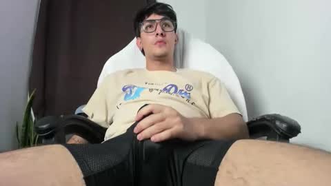 Trebol Lynn online show from December 2025 03:57:01 AM