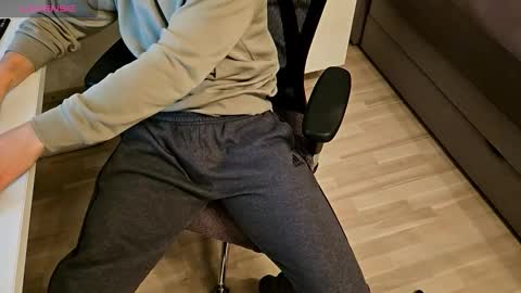 tree1989 online show from November 2025 06:51:01 PM