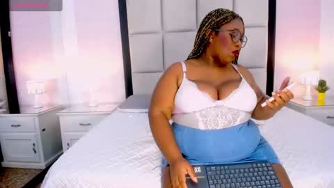 Snapshot of treisyvixen chatting on June 2026 03:20:02 AM Treisy Vixen big ass online show from June 2026 03:20:02 AM