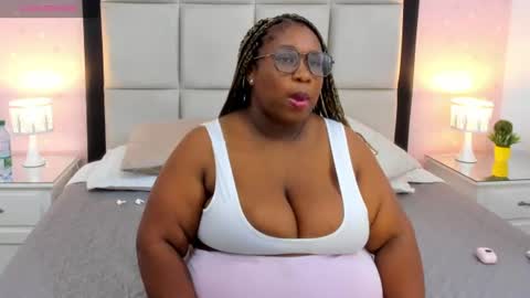 Snapshot of treisyvixen chatting on July 2026 03:08:02 AM Treisy Vixen big ass online show from July 2026 03:08:02 AM