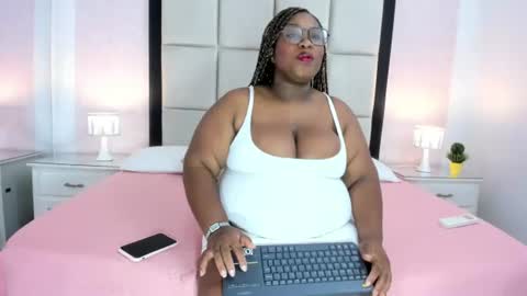 Snapshot of treisyvixen chatting on July 2026 03:24:02 AM Treisy Vixen big ass online show from July 2026 03:24:02 AM