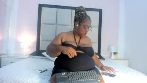 Snapshot of treisyvixen chatting on July 2026 03:20:02 AM Treisy Vixen big ass online show from July 2026 03:20:02 AM
