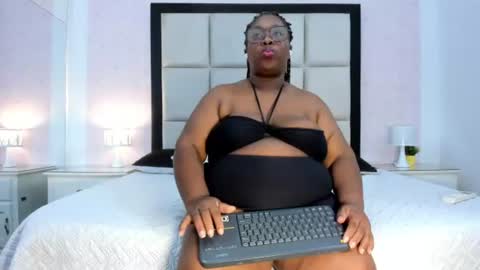 Snapshot of treisyvixen chatting on July 2026 07:23:02 AM Treisy Vixen big ass online show from July 2026 07:23:02 AM