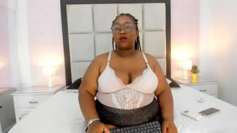 Snapshot of treisyvixen chatting on July 2026 03:11:02 AM Treisy Vixen big ass online show from July 2026 03:11:02 AM