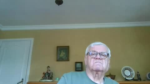 Snapshot of trekbeestje1 chatting on April 2026 08:23:02 AM trekbeestje online show from April 2026 08:23:02 AM