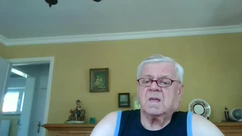 Snapshot of trekbeestje1 chatting on May 2026 07:49:02 AM trekbeestje online show from May 2026 07:49:02 AM
