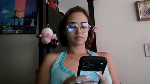 Snapshot of triana_bell chatting on June 2026 04:00:02 PM triana_bell online show from June 2026 04:00:02 PM