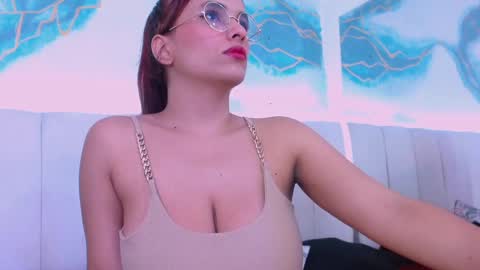 triana_crimson online show from September 2025 09:05:01 PM