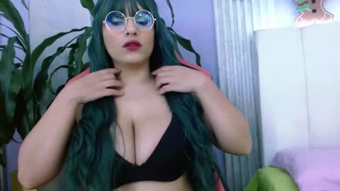 triana_crimson online show from November 2025 09:29:02 PM