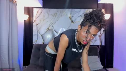 Snapshot of triiangel_latinboy chatting on April 2026 12:39:01 AM Johan online show from April 2026 12:39:01 AM
