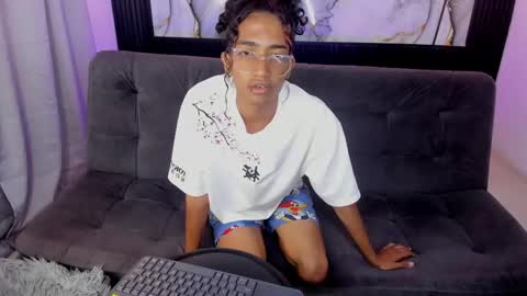 Snapshot of triiangel_latinboy chatting on May 2026 12:22:01 PM Johan online show from May 2026 12:22:01 PM