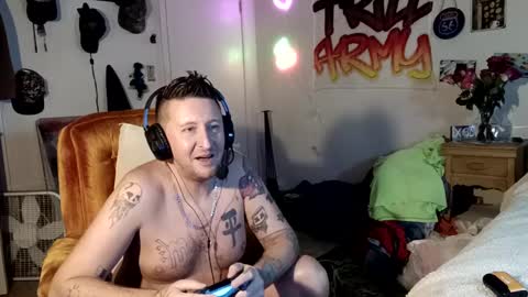 Snapshot of trillnonymau5 chatting on December 2024 03:43:01 AM trillnonymau5 online show from December 2024 03:43:01 AM